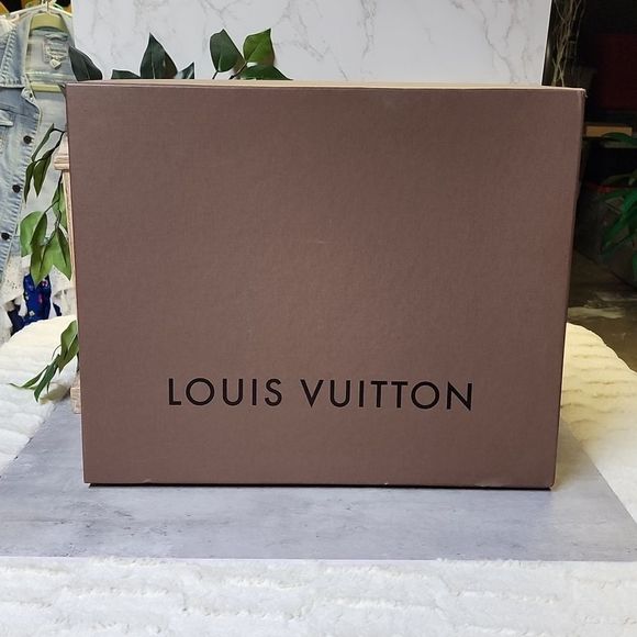 Louis Vuitton gift box - Picture 1 of 10
